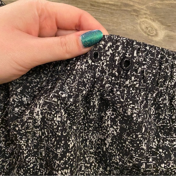 Black and White Lululemon Jet Pants - Picture 5 of 9